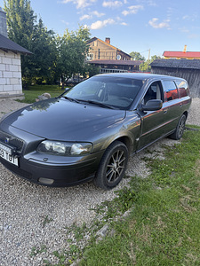 VOLVO V 70 (2 foto / 11)
