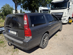 VOLVO V 70 (8 foto / 11)