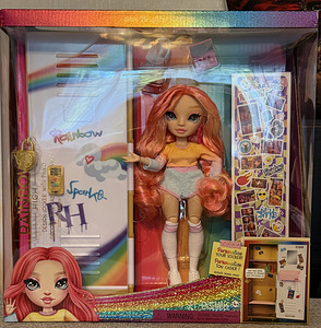 Игровой набор Rainbow High Design Locker c куклой Pinkly Pai (6 фото из 6)