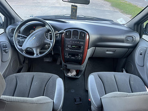 CHRYSLER GRAND VOYAGER (9 фото из 10)