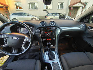 Ford Mondeo (13 фото из 14)