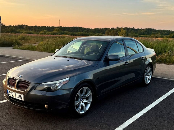 BMW 545 4.4 245