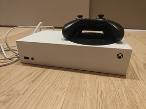 Xbox Series S (3 фото из 4)