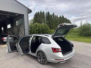 Skoda Superb Sportline (3 foto / 8)