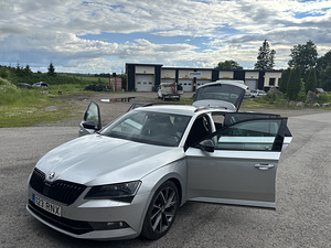 Skoda Superb Sportline (4 foto / 8)