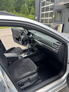 Skoda Superb Sportline (8 foto / 8)