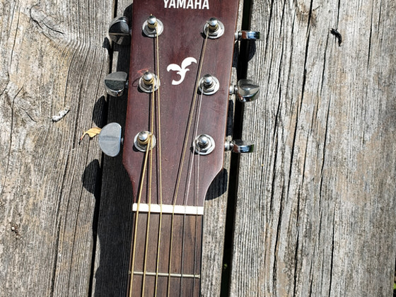 Yamaha akustiline kitarr + lisad