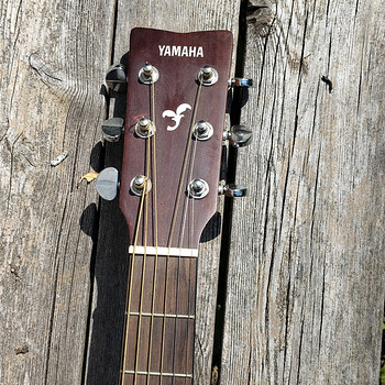 Yamaha akustiline kitarr + lisad