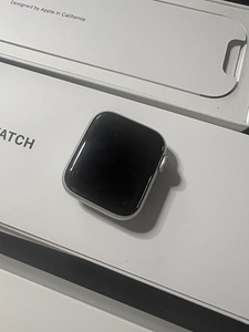 Apple Watch SE (1st gen, 2020) (1 foto / 4)