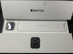Apple Watch SE (1st gen, 2020) (3 foto / 4)