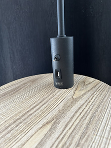 Põrandalamp USB-pordiga (2 foto / 2)