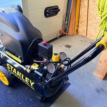 Компрессор Stanley Fatmax 10 бар с аксессуарами