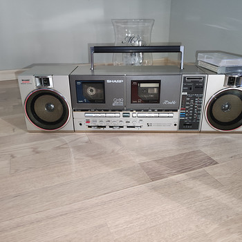 BOOMBOX SHARP QT89