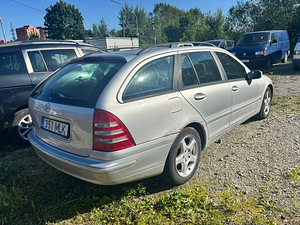 Mercedes Benz C200 (3 фото из 6)