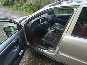 Volvo V70 2.4d 136 кВт (8 фото из 8)