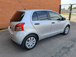 Toyota Yaris D-4D (4 фото из 8)