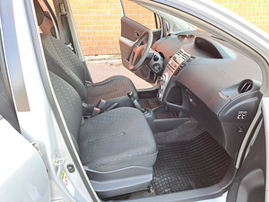 Toyota Yaris D-4D (7 фото из 8)