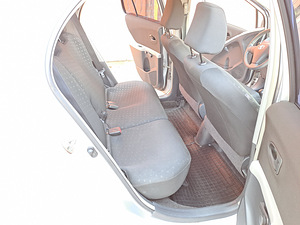 Toyota Yaris D-4D (8 фото из 8)