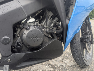 Honda CBR 125R (6 фото из 8)