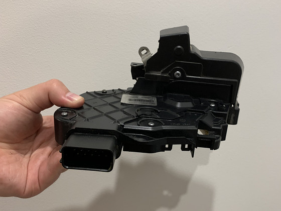 Ford 6M2A-R26412-E parempoolse tagumise ukse lukk