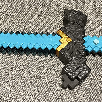 Меч и кирка Minecraft два в одном.
