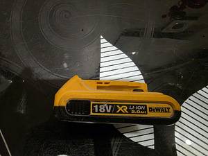 Dewalt aku 18v 2.0 ah (2 foto / 2)