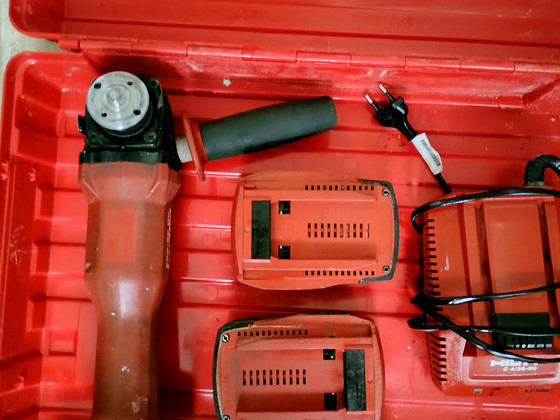Akuketaslõikur AG 4S-22 +2 aku+laadija+kohver Hilti болгарка