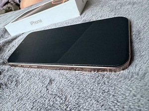 iPhone 16 Pro Max 256 ГБ (2 фото из 4)