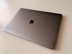 MacBook Pro 2018 15.6 (2 фото из 3)