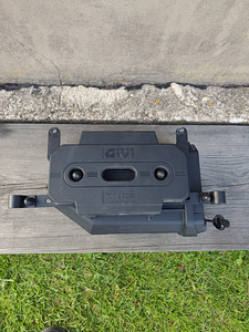 GIVI toolbox+kinnitused (2 foto / 3)