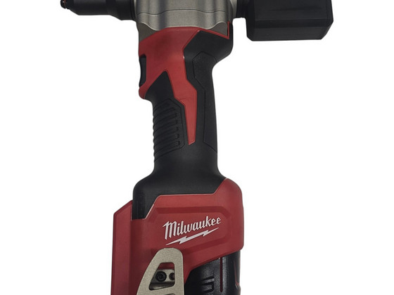 Аккумуляторный заклепочник Milwaukee M12 BPRT + 2,0Ач