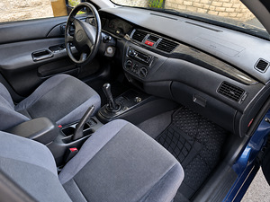 Mitsubishi Lancer (8 фото из 9)
