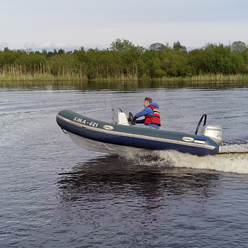 Лодка BRIG 450