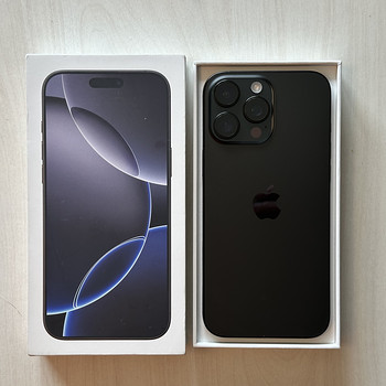 Apple iPhone 16 Pro Max Black Titanium 256GB в очень хорошем состоянии.