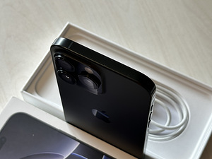 Apple iPhone 16 Pro Max Black Titanium 256GB v heas korras. (4 foto / 8)
