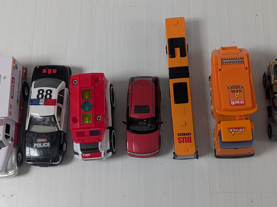 Suurte mänguautode komplekt – 9 tk