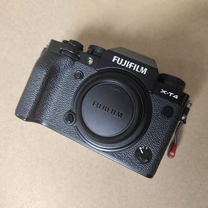 Fujifilm X-T4 (только тушка) (2 фото из 8)
