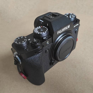 Fujifilm X-T4 (только тушка) (5 фото из 8)