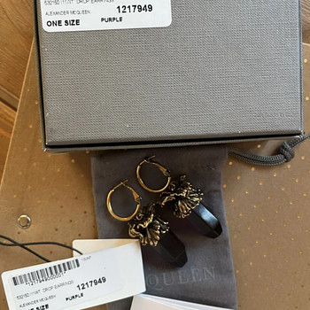 Совершенно новые серьги Alexander McQueen