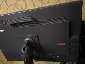 Монитор Lenovo (2 фото из 5)
