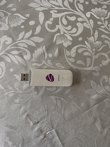 Huawei E3372 4G LTE USB-модем (1 фото из 2)