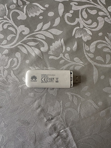 Huawei E3372 4G LTE USB-модем (2 фото из 2)
