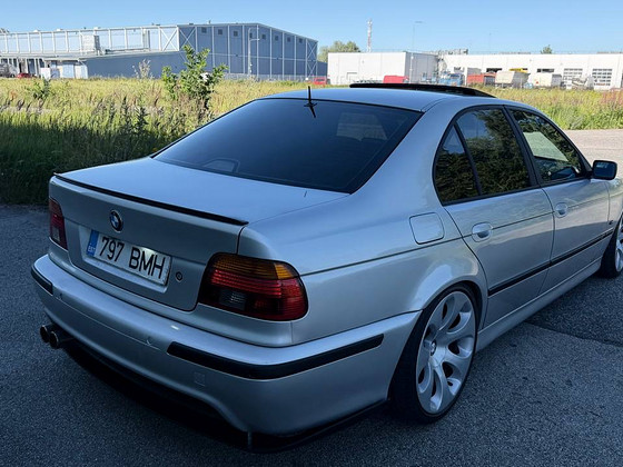 BMW 530d 2002 142 кВт