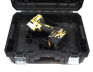 DeWalt DCF787 + DeWalt 4.0Ah 18V (2 фото из 3)