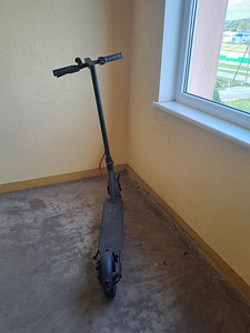 Xiaomi Mi Electric Scooter Pro (2 foto / 3)