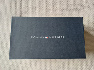 Tommy Hilfiger tumesinised tennised (2 foto / 6)