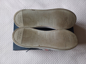 Tommy Hilfiger tumesinised tennised (4 foto / 6)
