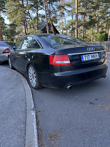 Audi A6 2004 (2 фото из 3)