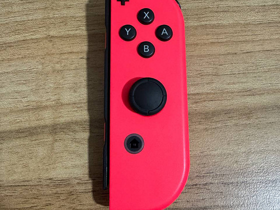 Красный контроллер Joy-Con R, Switch