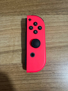 Красный контроллер Joy-Con R, Switch (1 фото из 1)